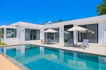 Villa İz Kayaköy is a 3-bedroom villa in Fethiye with a capacity for 6 people.