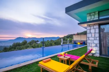 Honeymoon Villa in Kalkan – Villa Ay Işığı with Private Pool and Jacuzzi