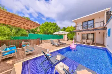 Villa Klas Sena is located in Kaş Çukurbağ Village, one of the popular holiday destinations, our villa is a 2-bedroom villa option with an accommodation capacity of 4 people.