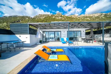 Villa Mühür is located in the Kördere district of Kalkan. It is a luxury holiday villa with 2 bedrooms, a capacity for 4 people, a jacuzzi and sea view.