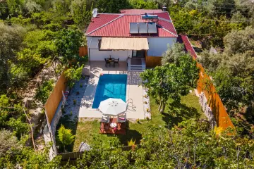 Honeymoon Villa with Jacuzzi for Rent in Kalkan Üzümlü | Private Pool & Comfortable Stay
