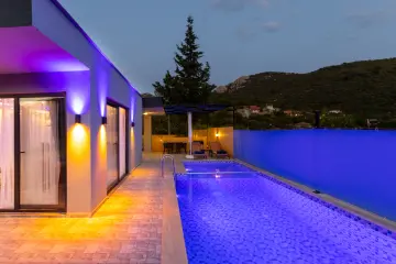Villa Arslan in Kalkan Sarıbelen: Enjoy Your Holiday with Jacuzzi and Private Pool