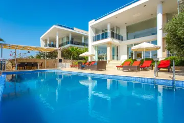 Villa Yirmi - Luxury 10-Person Rental Villa in Kalkan Kızıltaş