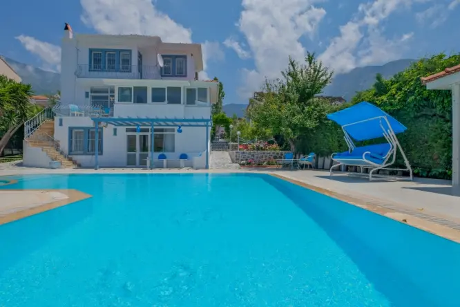 Villa Serra – A spacious family villa with 6 bedrooms and a private pool in Hisarönü.