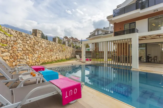 Villa Hisar 4 – Hisarönü’nde 4 En-Suite Odalı 8 Kişilik Özel Havuzlu Villa