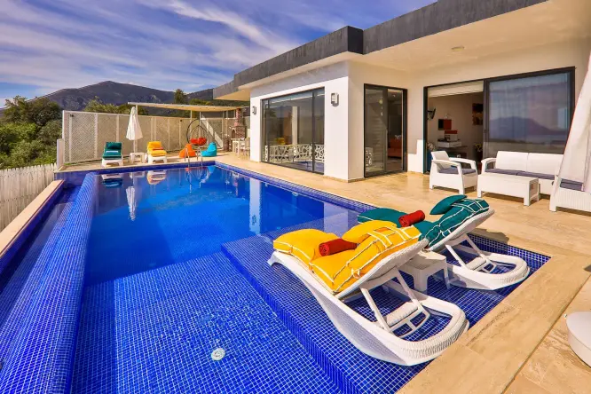 Kalkan Üzümlü Mevkiinde Bulunan Tatil Villası Öznur, Sevdiklerinizle Birlikte Unutulmaz Bir Tatil Yaşamanız İçin Sizleri Bekliyor.