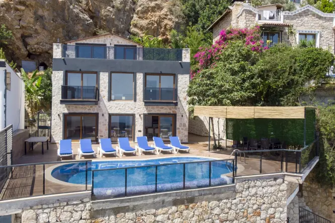 Villa Elit Akbel | Kalkan’da Doğa Manzaralı Kiralık Villa
